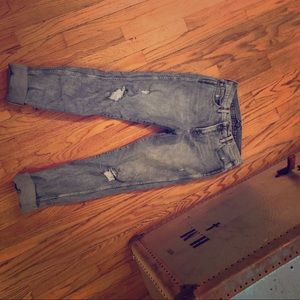 ✌🏻✌🏻Gap Distressed high waisted slim straights